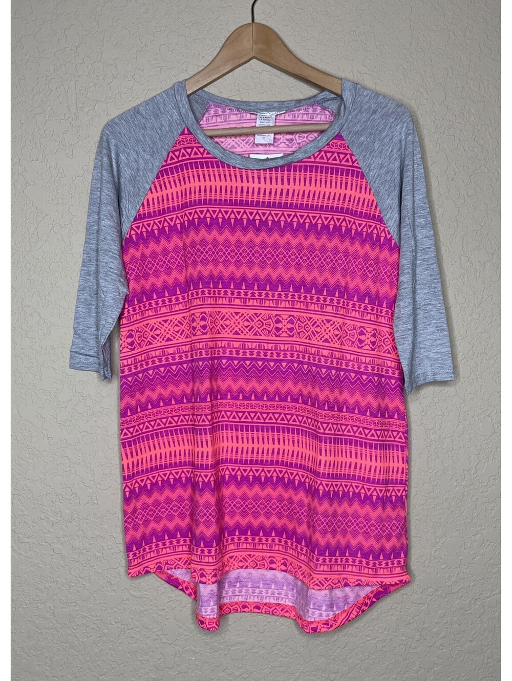 Honey & Lace T-shirt Raglan Sleeves Women’s Size M Pink/Gray NWT..